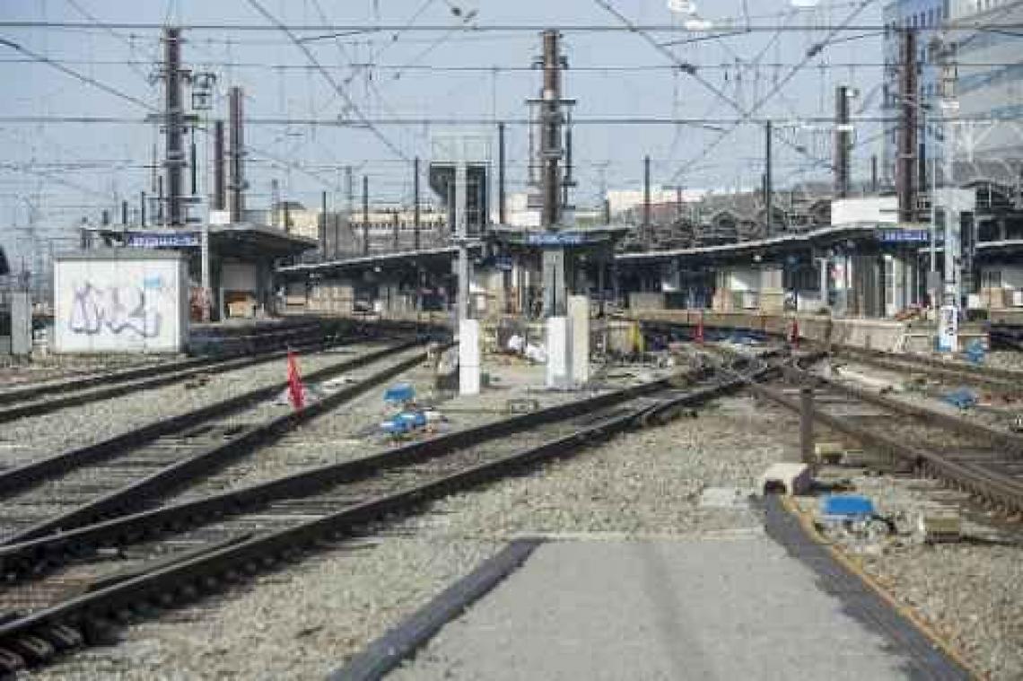 NMBS past dienstregeling tiental treinen aan