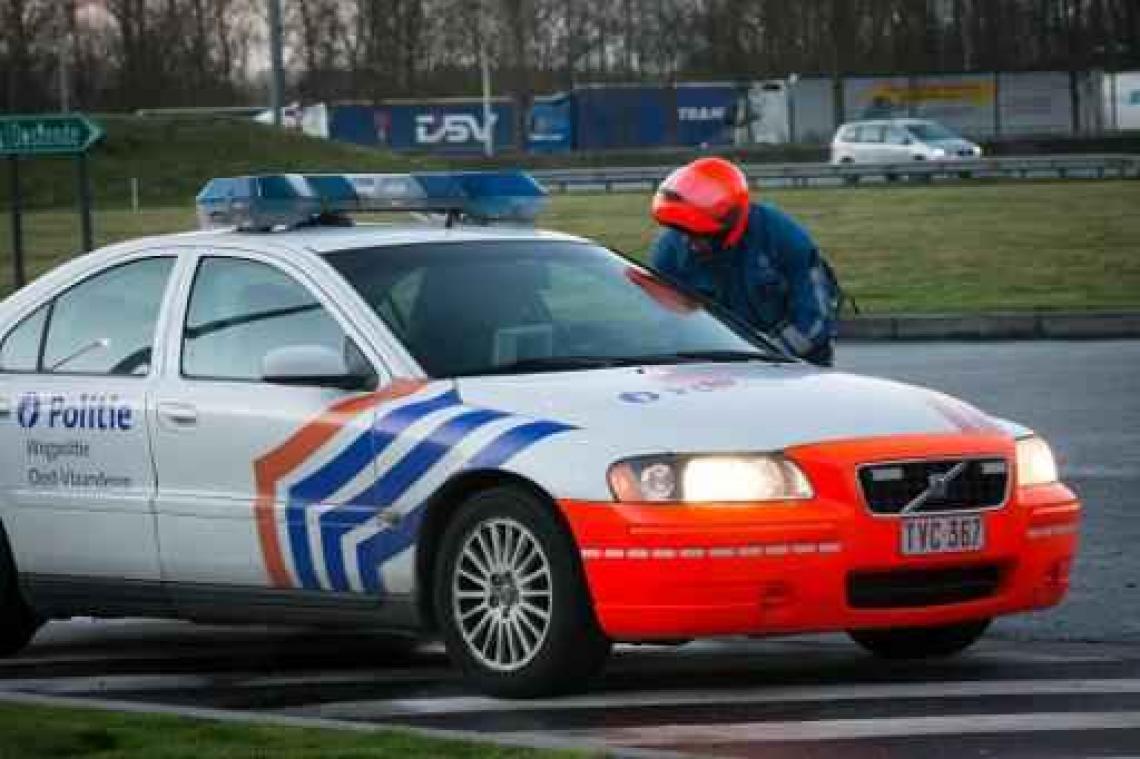 Politie waarschuwt voor rondtrekkende groep agressieve oplichters op snelwegparkings