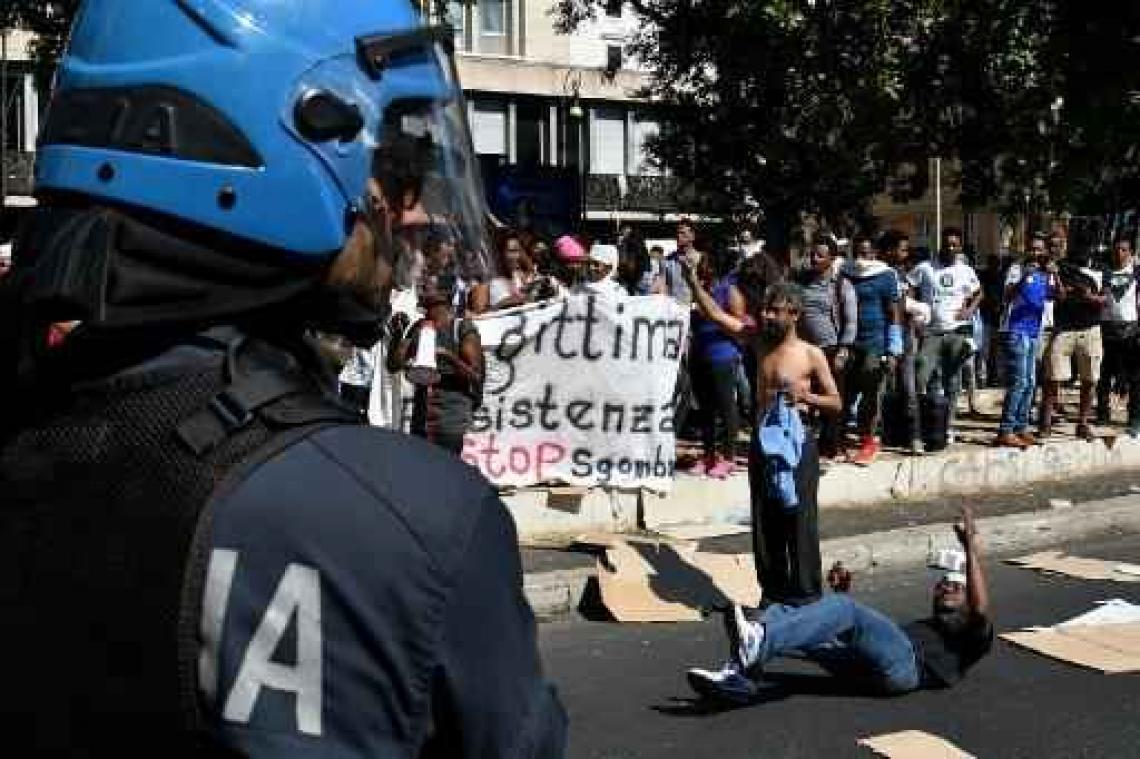 Schermutselingen tussen politie en migranten in Rome