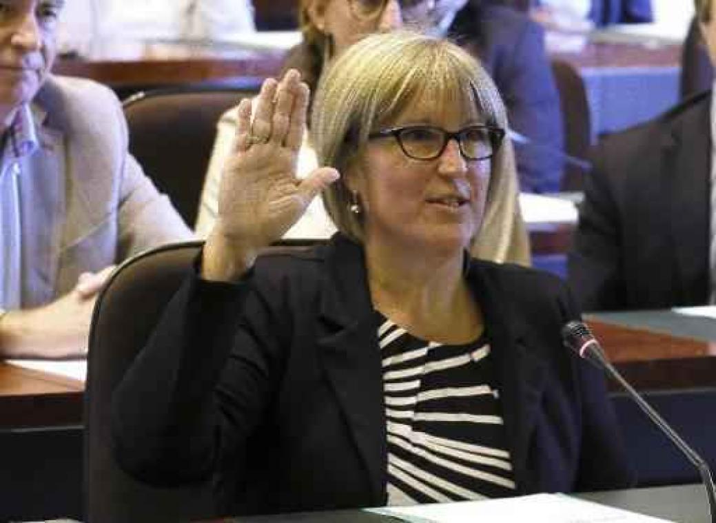 Isabelle Galant legt eed af als vervangster van Denis Ducarme in de Kamer