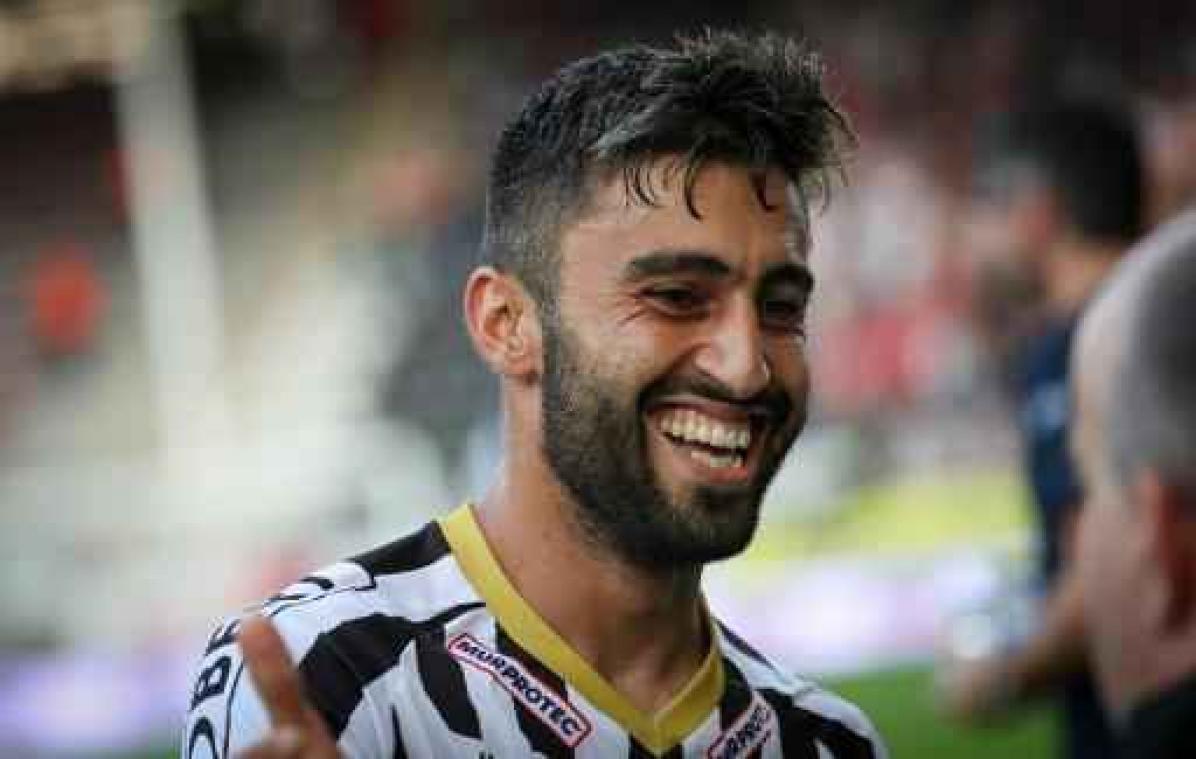 Jupiler Pro League - Charleroi behoudt het maximum na 3-2 zege tegen Zulte Waregem