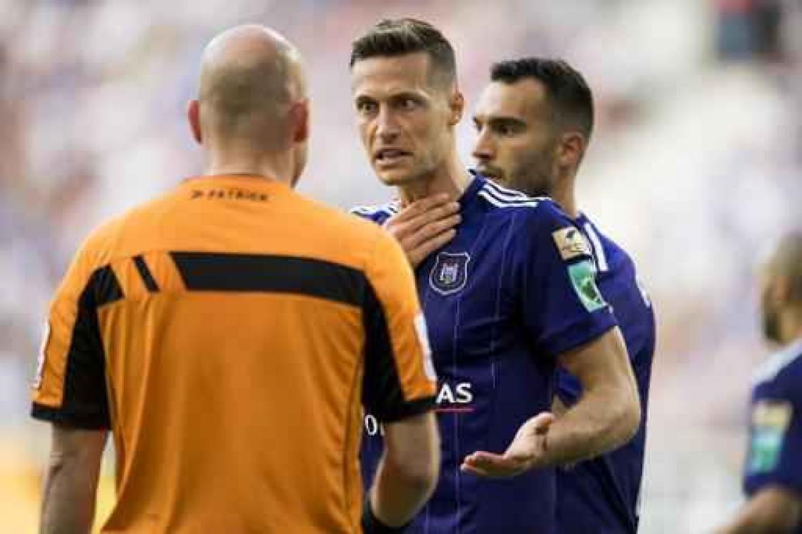 Jupiler Pro League - AA Gent en Anderlecht komen niet tot scoren in zwakke topper