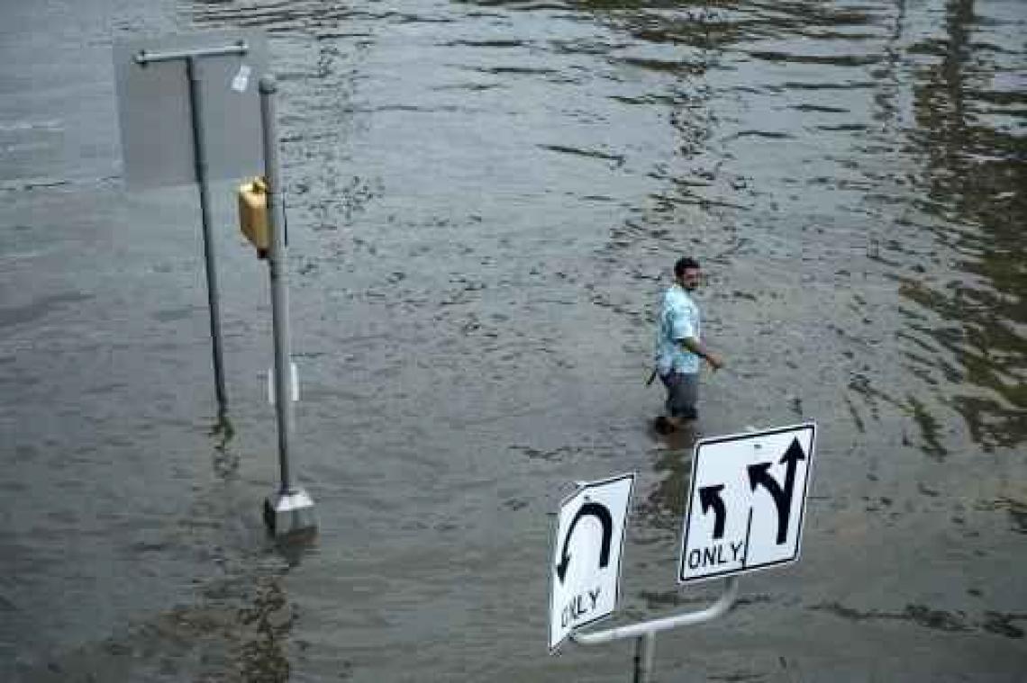Meer dan 30.000 mensen naar tijdelijke opvangplaatsen na storm Harvey