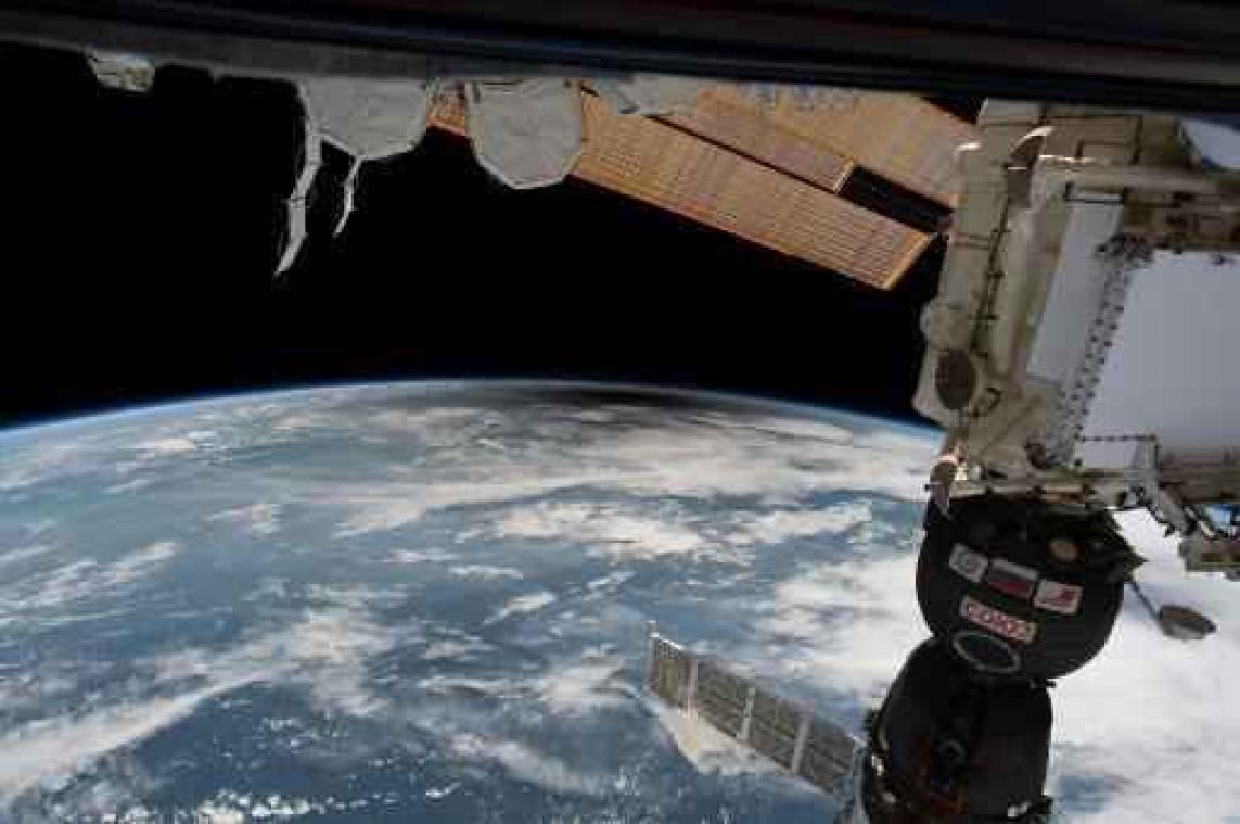 Twee Amerikanen en Rus keren vanuit ISS terug naar aarde