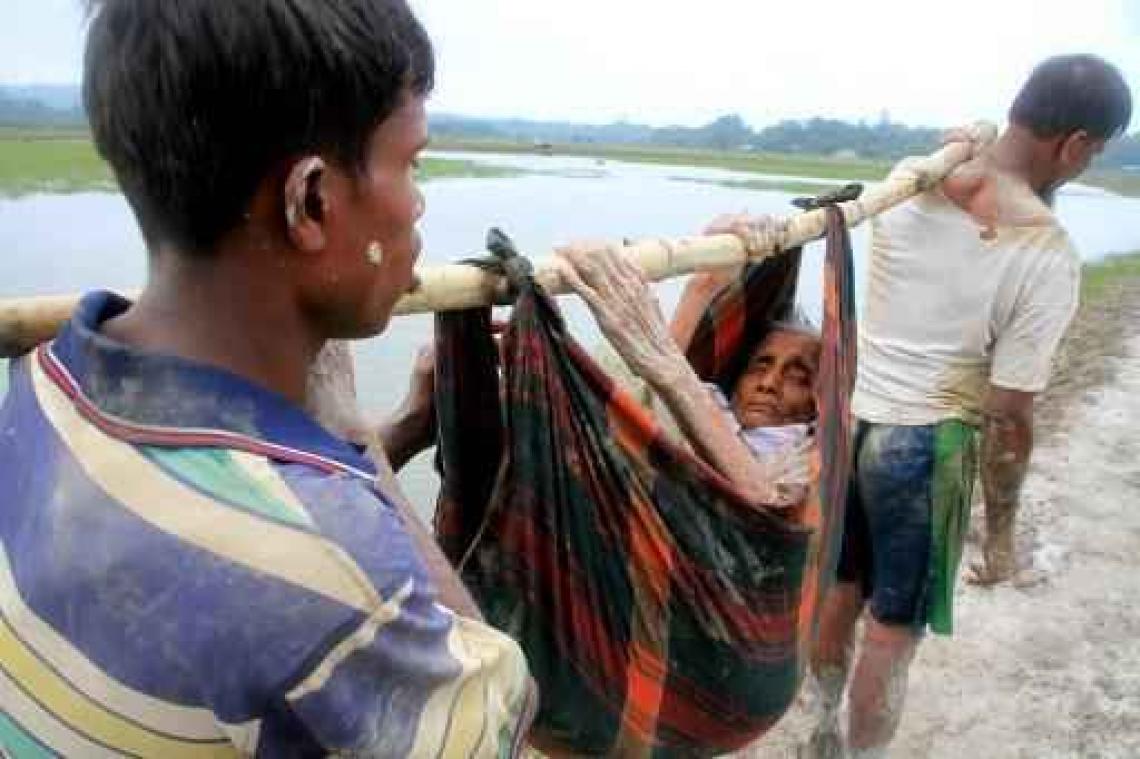 Exodus uit Myanmar: al 73.000 Rohingya-moslims staken grens met Bangladesh over