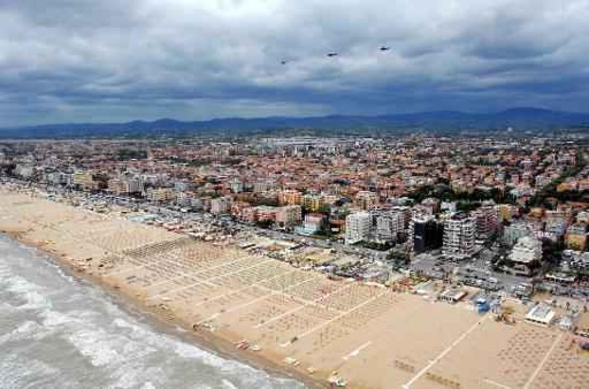 Italiaanse politie houdt vier migranten aan voor verkrachting op strand in Rimini