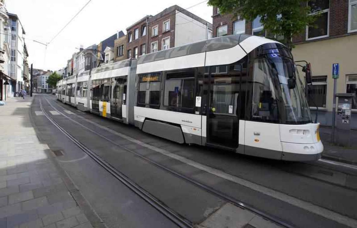Voor 60 euro per maand op trein, tram en bus in Antwerpen en Gent