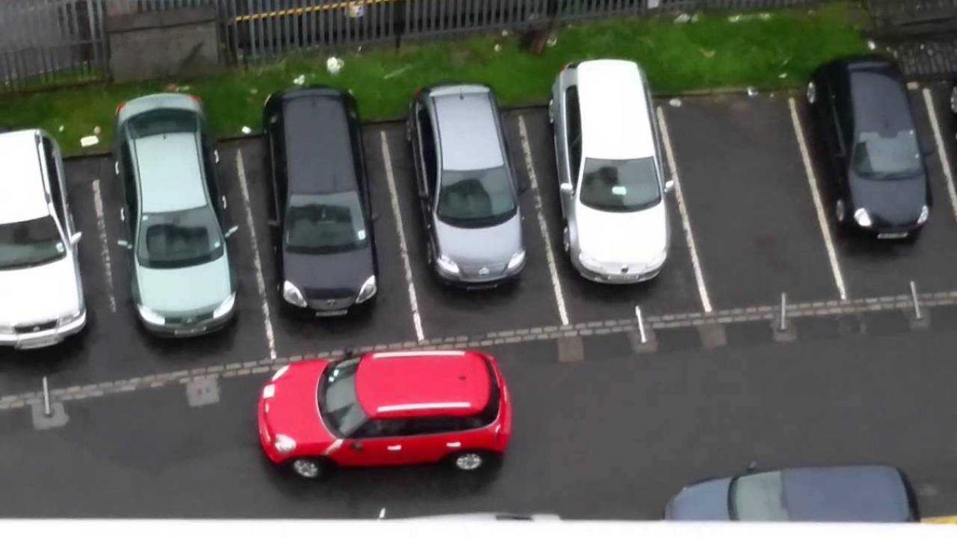 Is dit de meest epische parkeerpoging ooit? Totale duurtijd: 17 (!) minuten