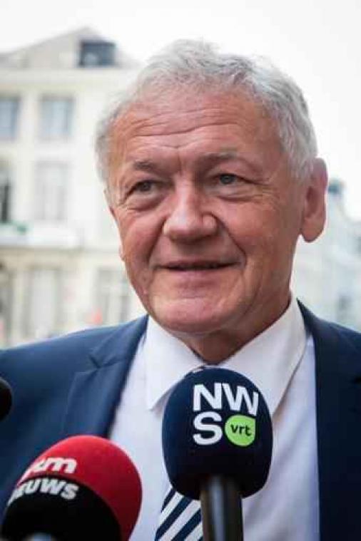 "Laat Vlamingen eerst De Lijn privatiseren" (Bellot)