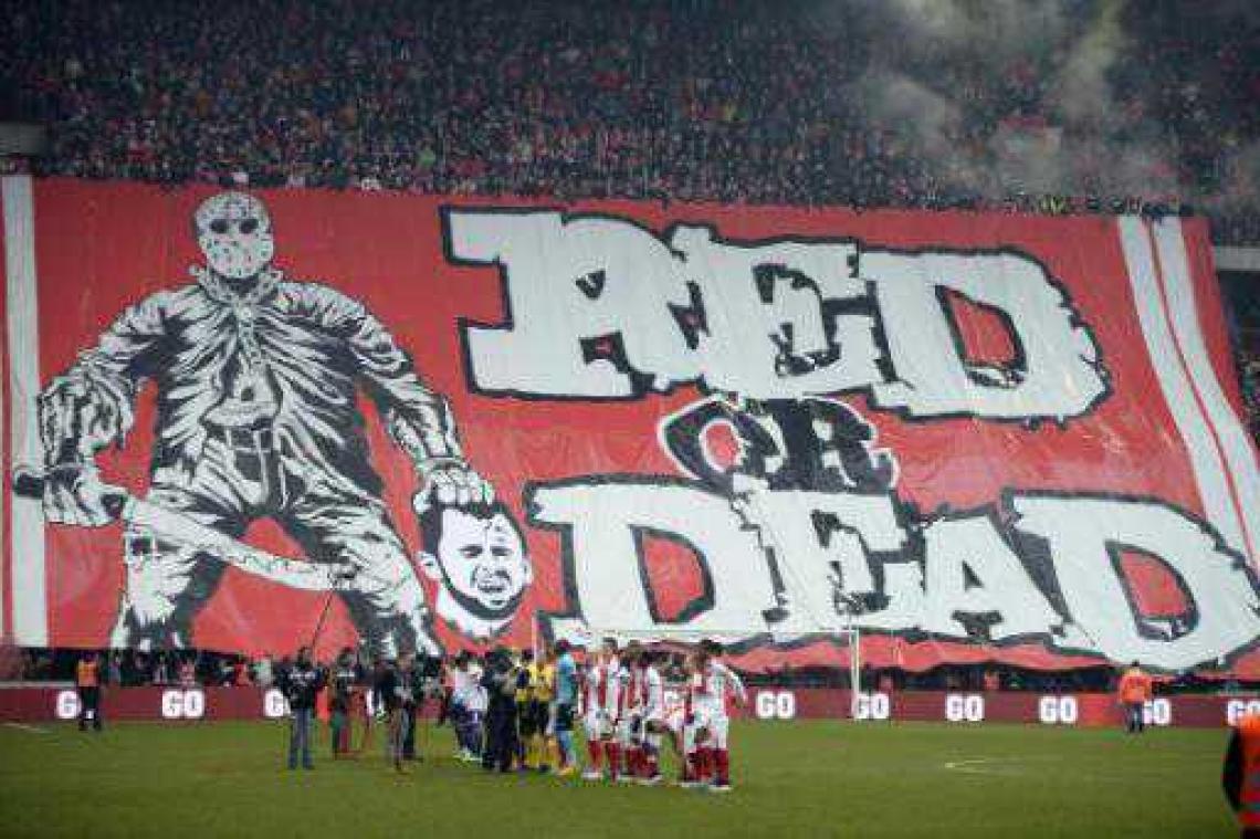 Verantwoordelijke supportersclub Standard krijgt pv in bus voor anti-Defourtifo
