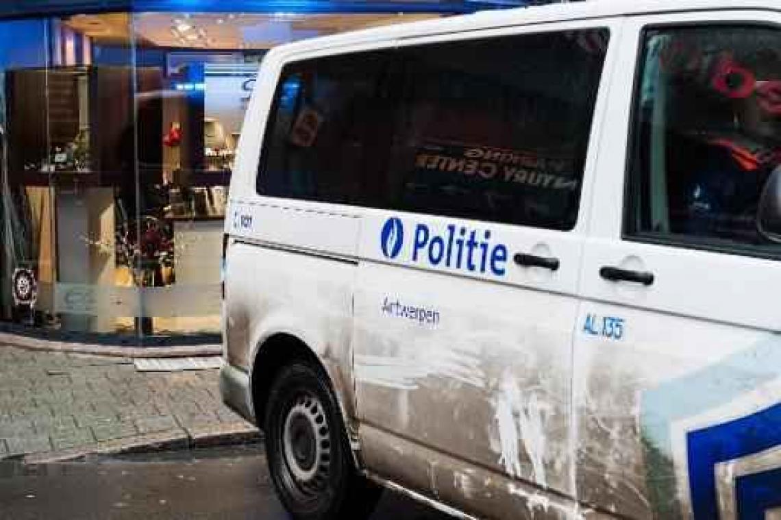 Jongeren vallen agenten aan in Borgerhout - Verdachte opgepakt die als aanstoker wordt gezien