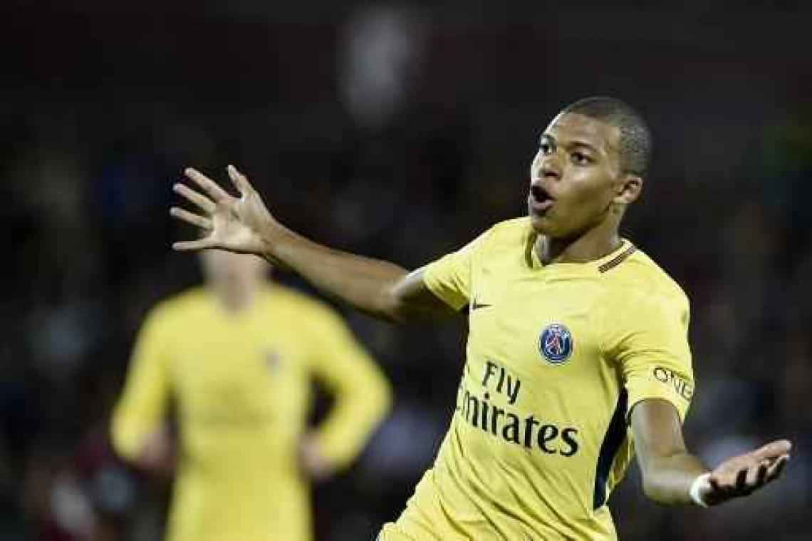 Belgen in het buitenland - Meunier ziet ploegmaat Mbappé debuteren bij PSG met doelpunt, assist en zege tegen Metz