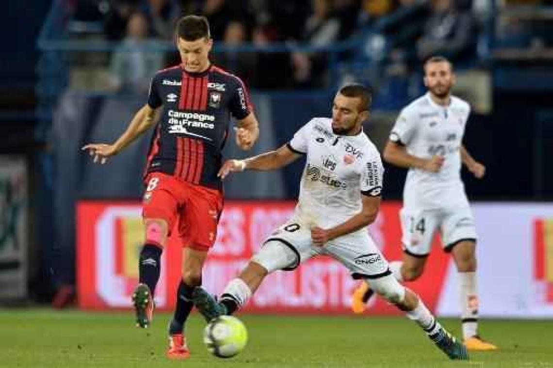 Belgen in het buitenland - Caen, met invaller Stef Peeters, verslaat Dijon met 2-1