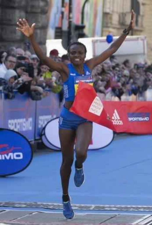 Keniaanse Joyciline Jepkosgei verbetert eigen wereldrecord 10 km