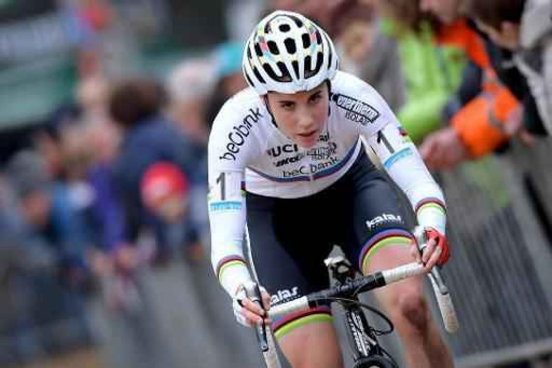 Wereldkampioene Sanne Cant staat er meteen in Brico Cross