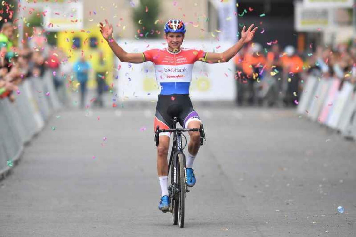 Van der Poel opent veldritseizoen in stijl