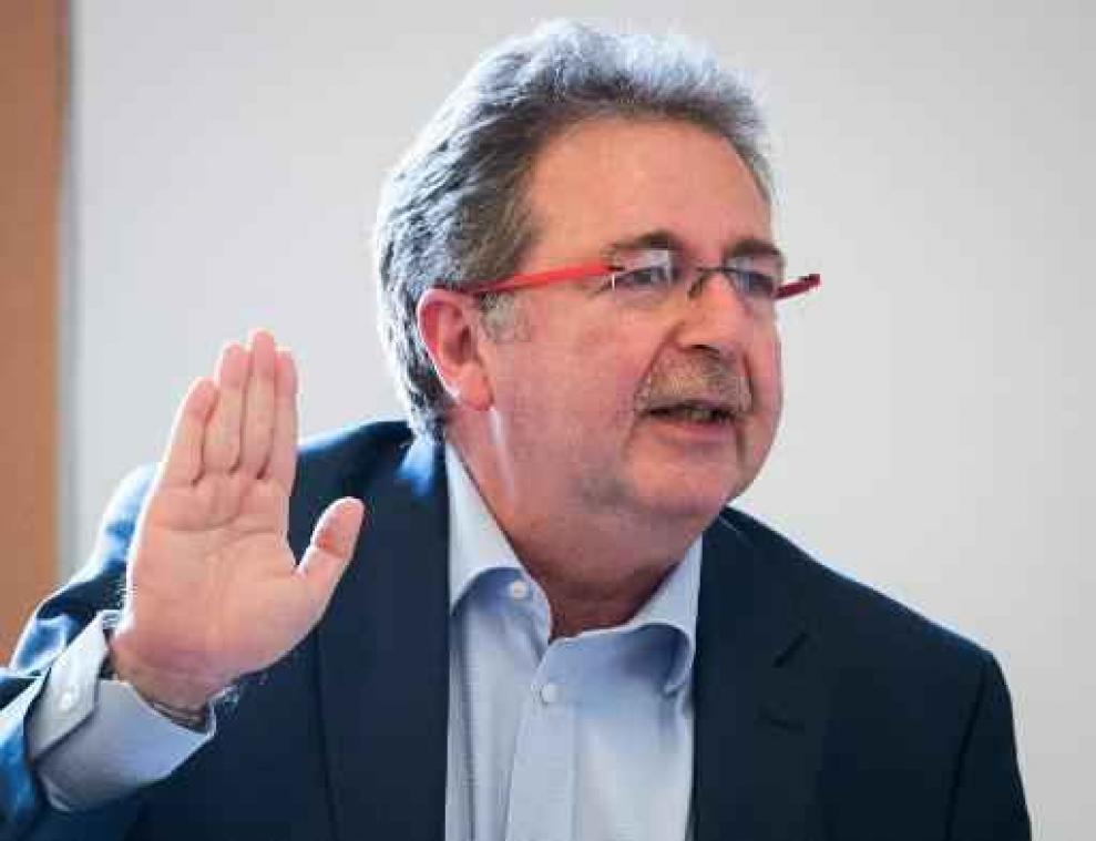Samusocial - Vervoort wimpelt vragen weg over druk om controle op de vzw te beperken