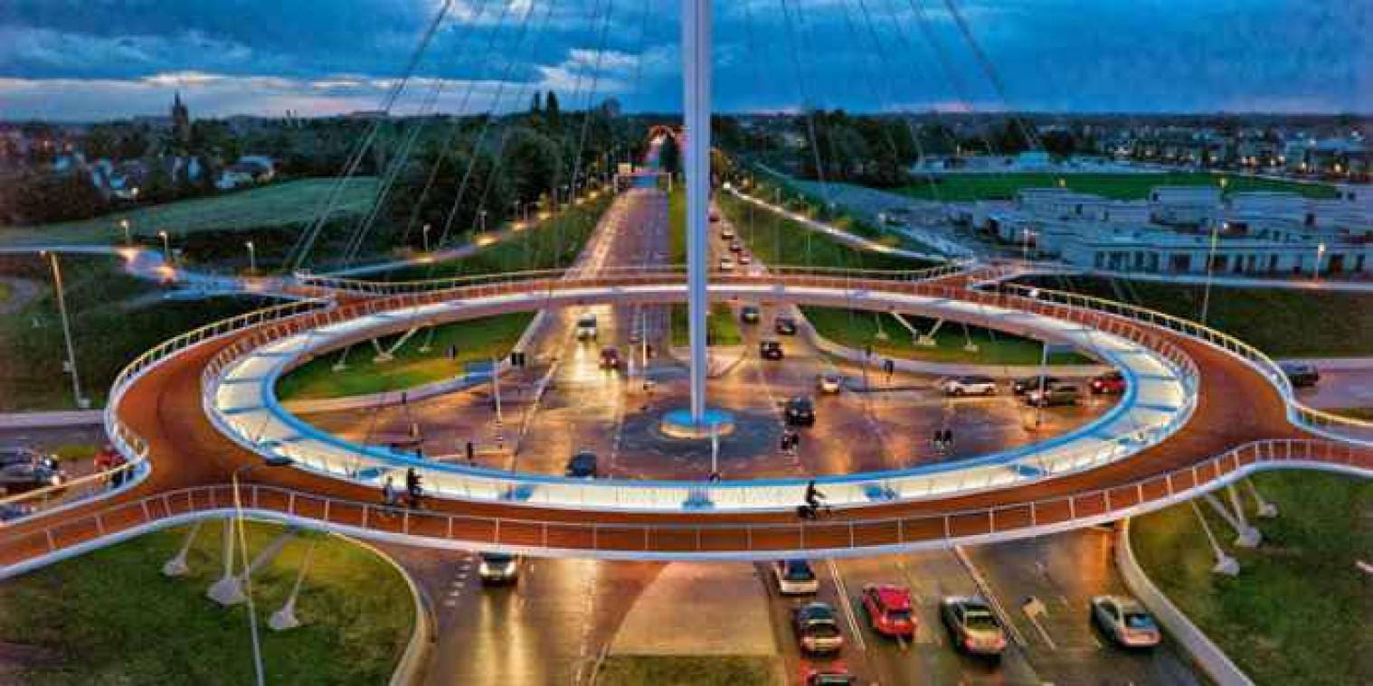 Eerste zwevende fietsrotonde ter wereld