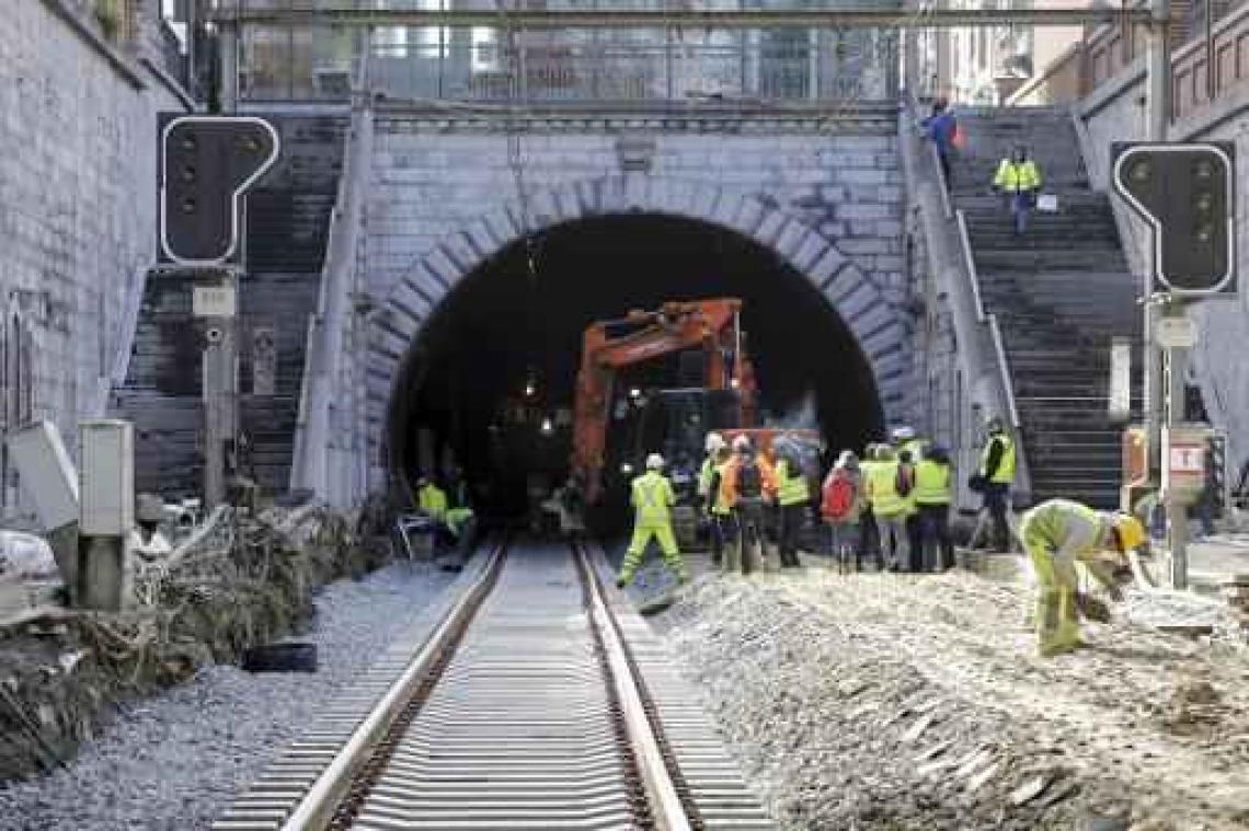 Leidingbreuk Brussel - Waterlekken vertragen herstellingswerken Infrabel