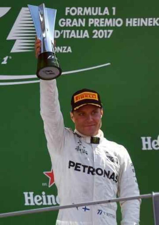 Bottas rijdt ook in 2018 voor Mercedes