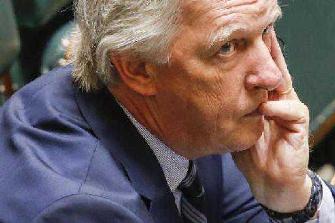 Regering bespaart 400 miljoen op pensioenen ambtenaren