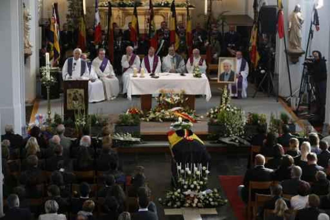 Duizenden aanwezigen op begrafenis van vermoorde burgemeester Alfred Gadenne