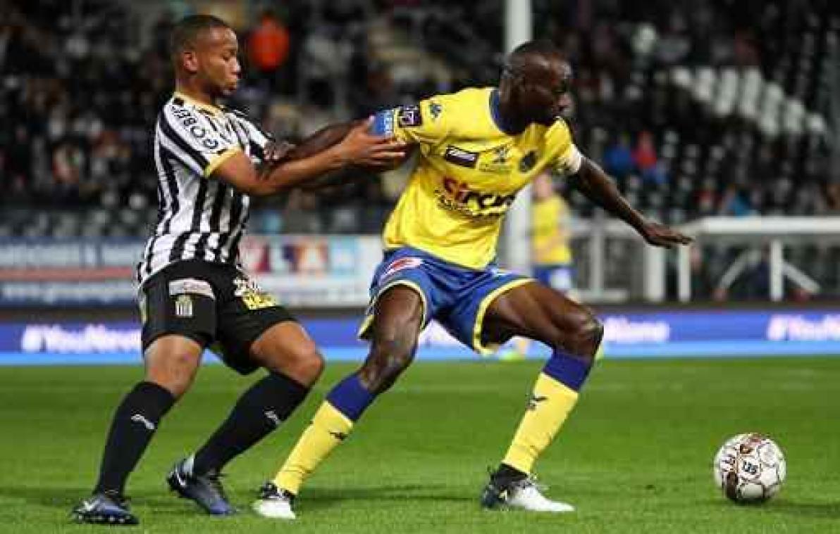 Jupiler Pro League - Charleroi laat tegen Waasland-Beveren zege en leidersplaats liggen