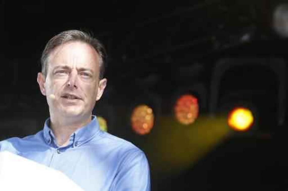 De Wever noemt uitspraken van Beke "klinkklare flauwekul" en "slag onder de gordel"