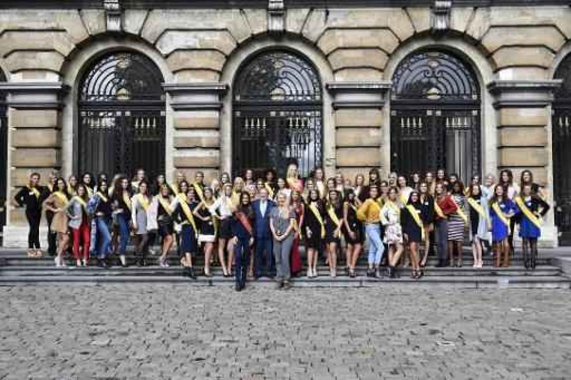 Kandidates Miss België maken kennis met Kamer en Senaat