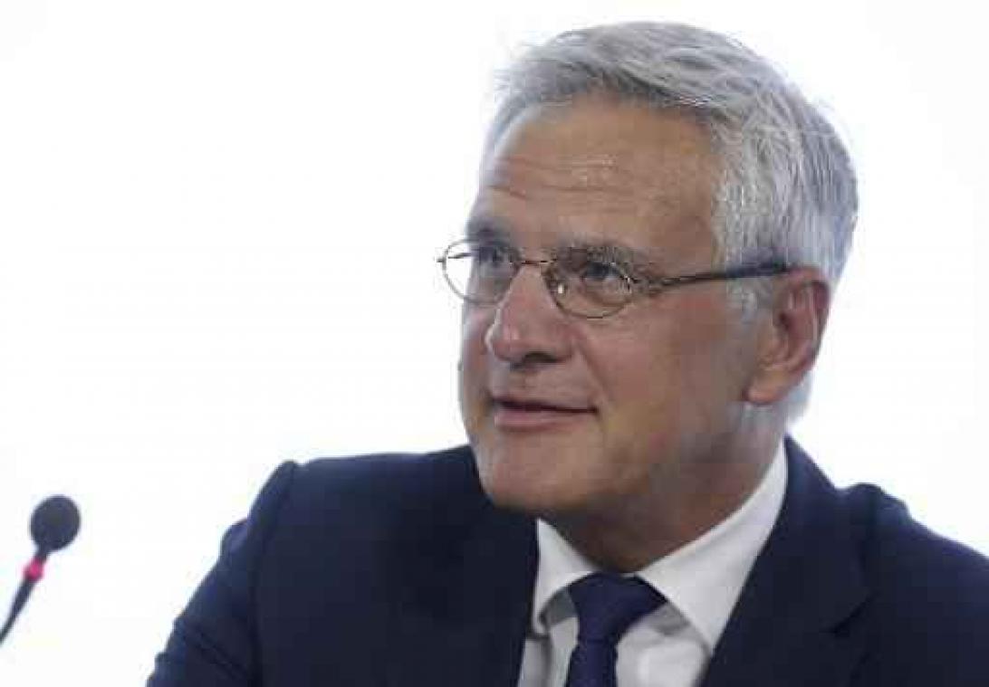 Peeters overweegt juridische stappen tegen Ryanair