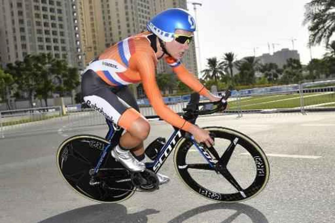 Annemiek van Vleuten pakt wereldtitel in het tijdrijden, Duyck wordt zestiende