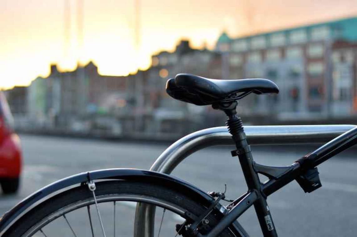 Honderden bewoners van flat zonder fietsenstalling winnen... een fiets