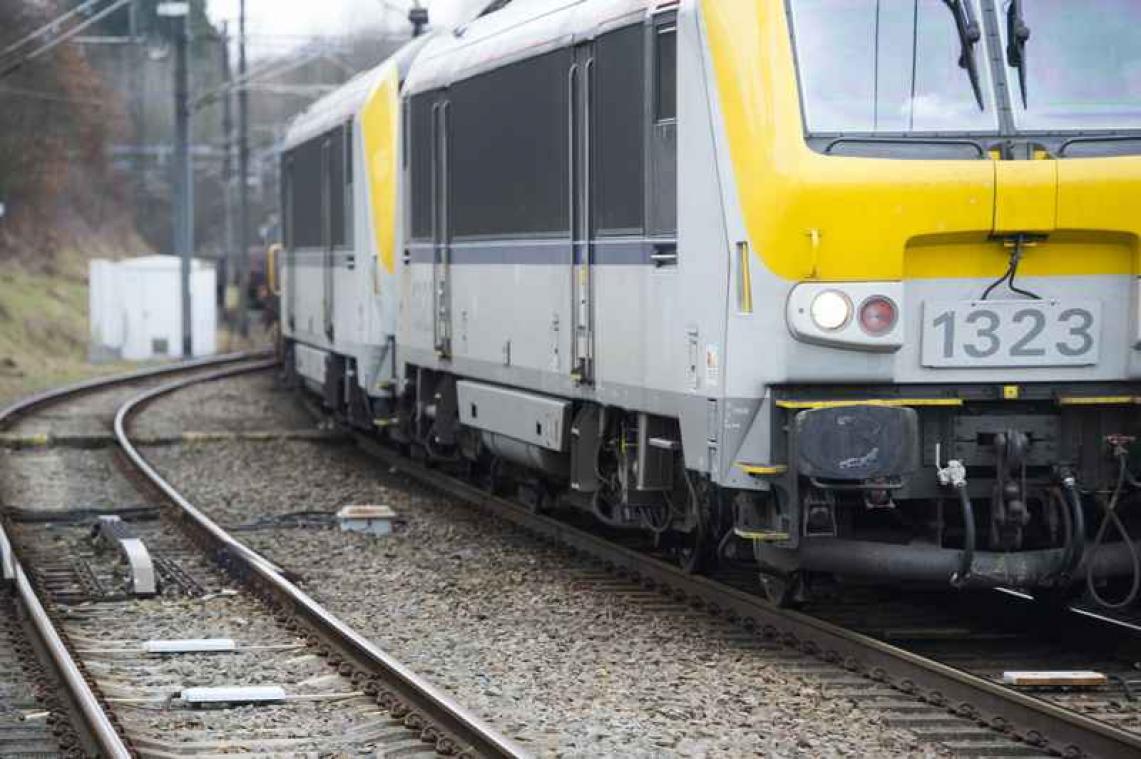 Spoorarbeider gestorven na aanrijding trein