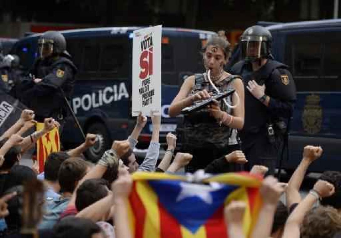 Referendum Catalonië - Betogers kamperen voor justitiepaleis in Barcelona