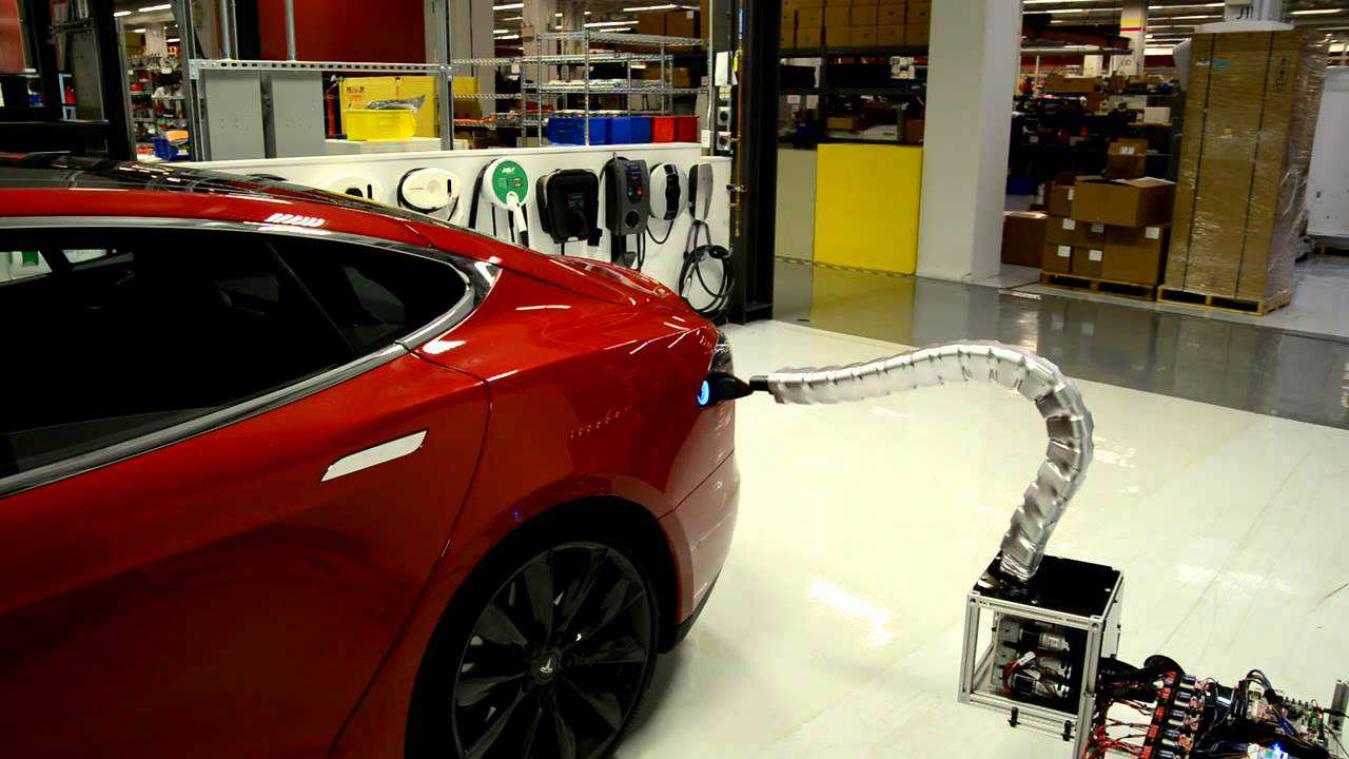 Tesla laat je tanken zonder uitstappen