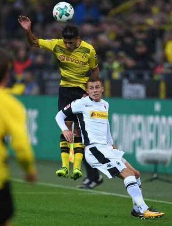 Belgen in het buitenland - Thorgan Hazard krijgt met Mönchengladbach oplawaai van Dortmund