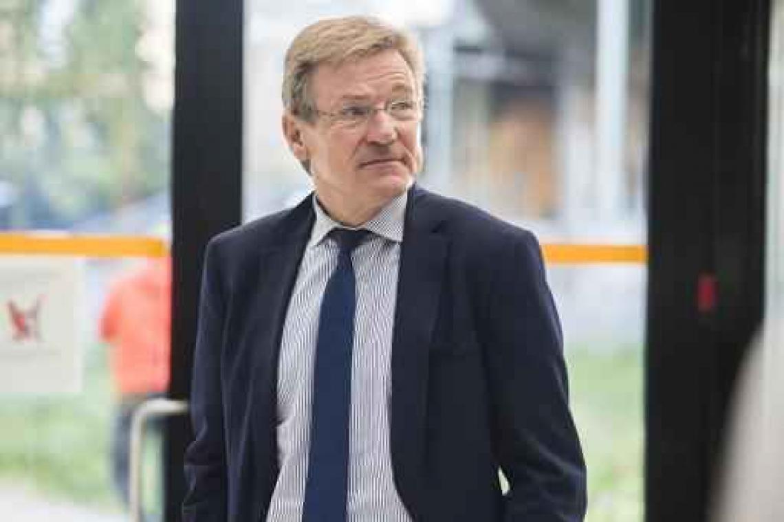 Van Overtveldt waarschuwt voor effectentaks - Sp.a: "Minister rolt CD&V opnieuw en saboteert de begroting"