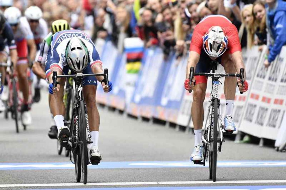 Sagan schrijft geschiedenis met derde wereldtitel op rij
