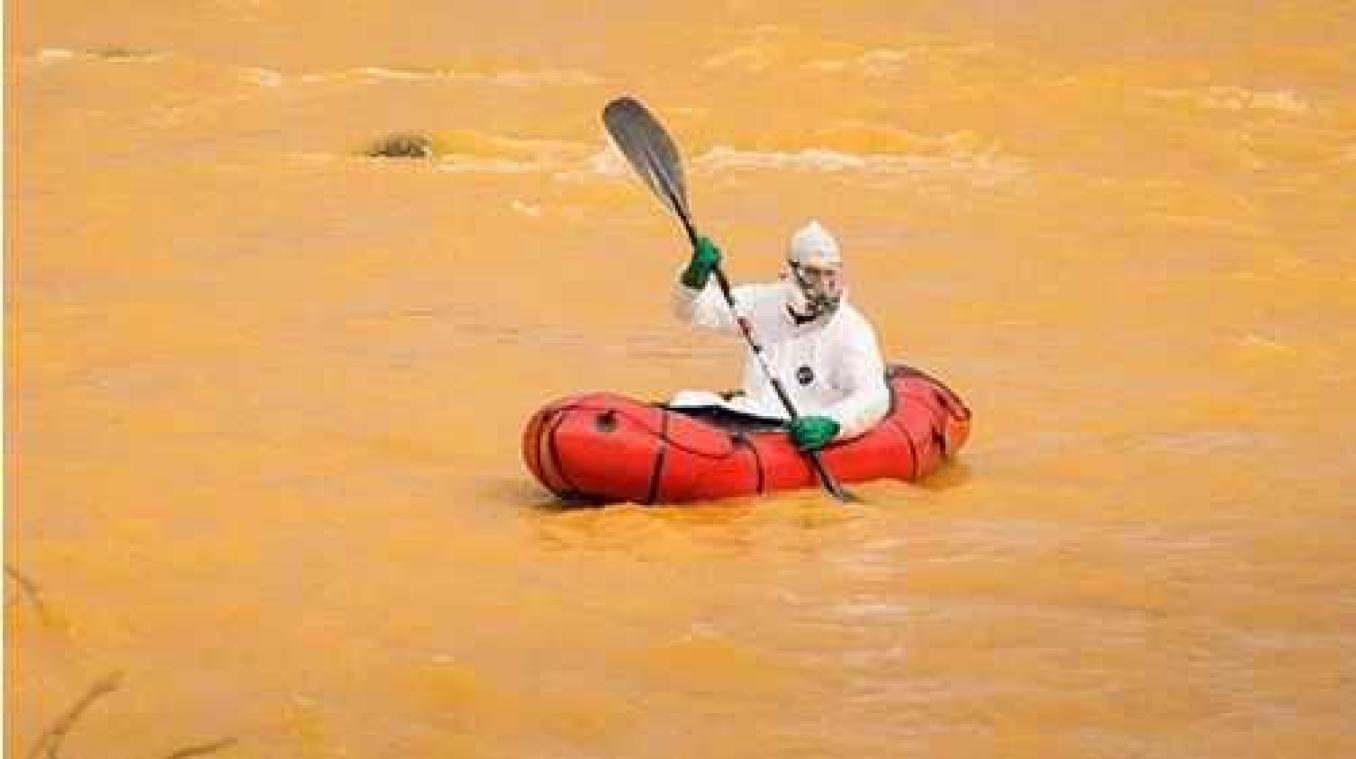 Colorado rivier kleurt geel