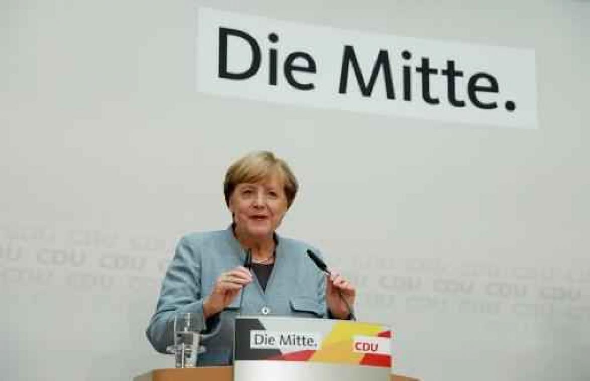 Merkel kondigt coalitiegesprekken aan met FDP, Die Grünen en SPD