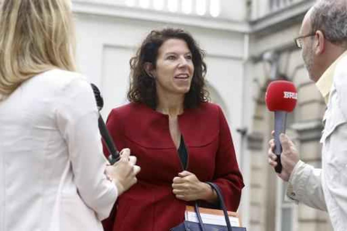 Staatssecretaris voor Gelijke Kansen Debaets dient klacht in tegen 'sugardatingcampagne'