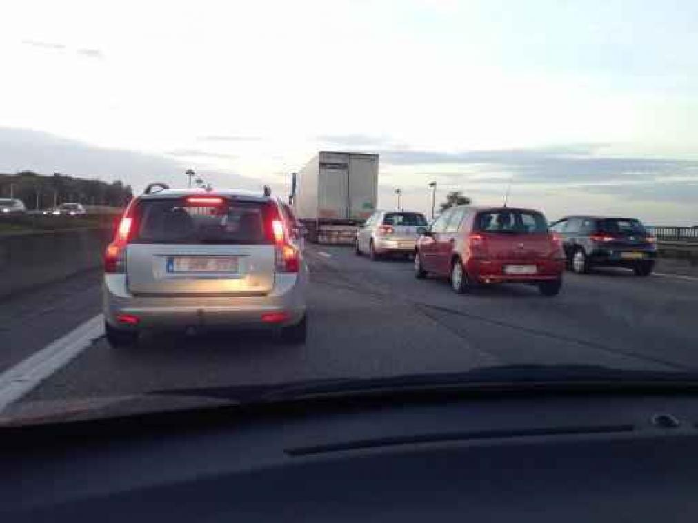 File naar Brussels Airport door volle parkings