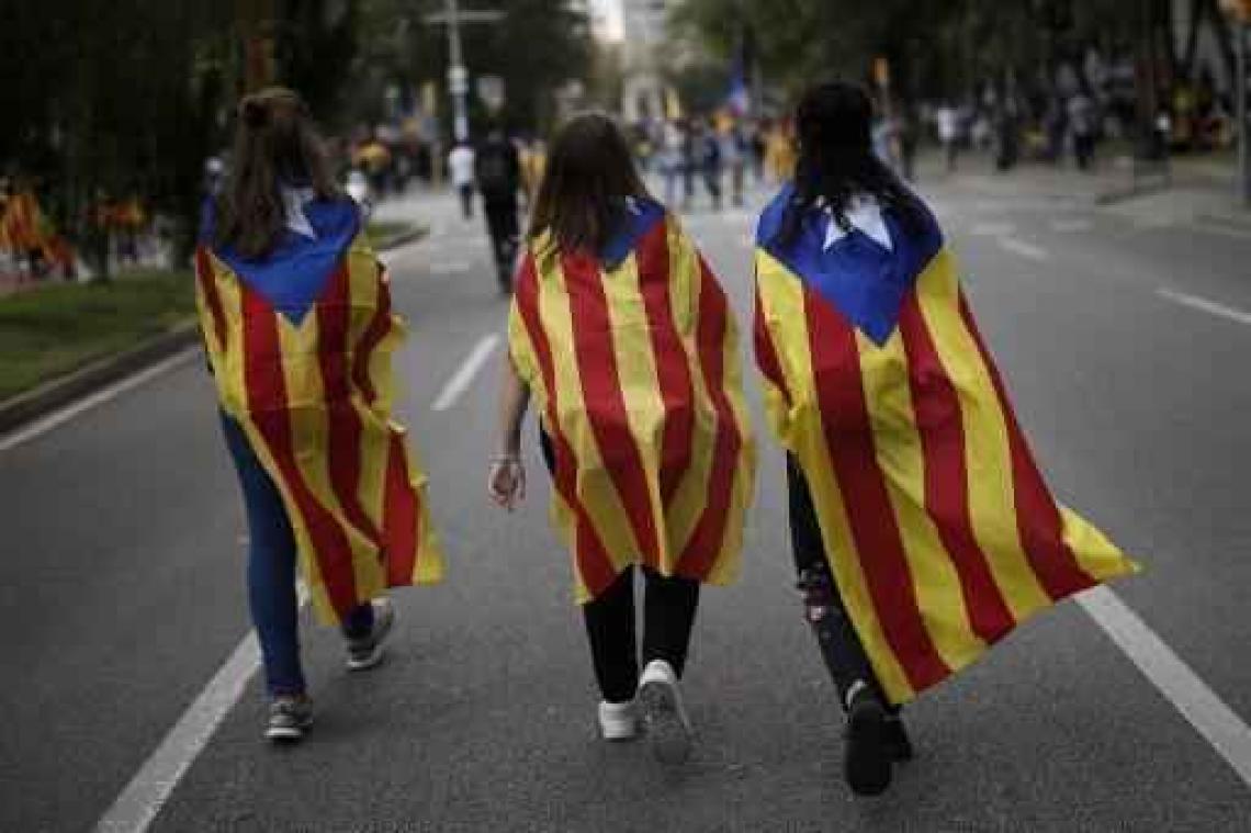 Duizenden studenten demonstreren voor referendum Catalonië