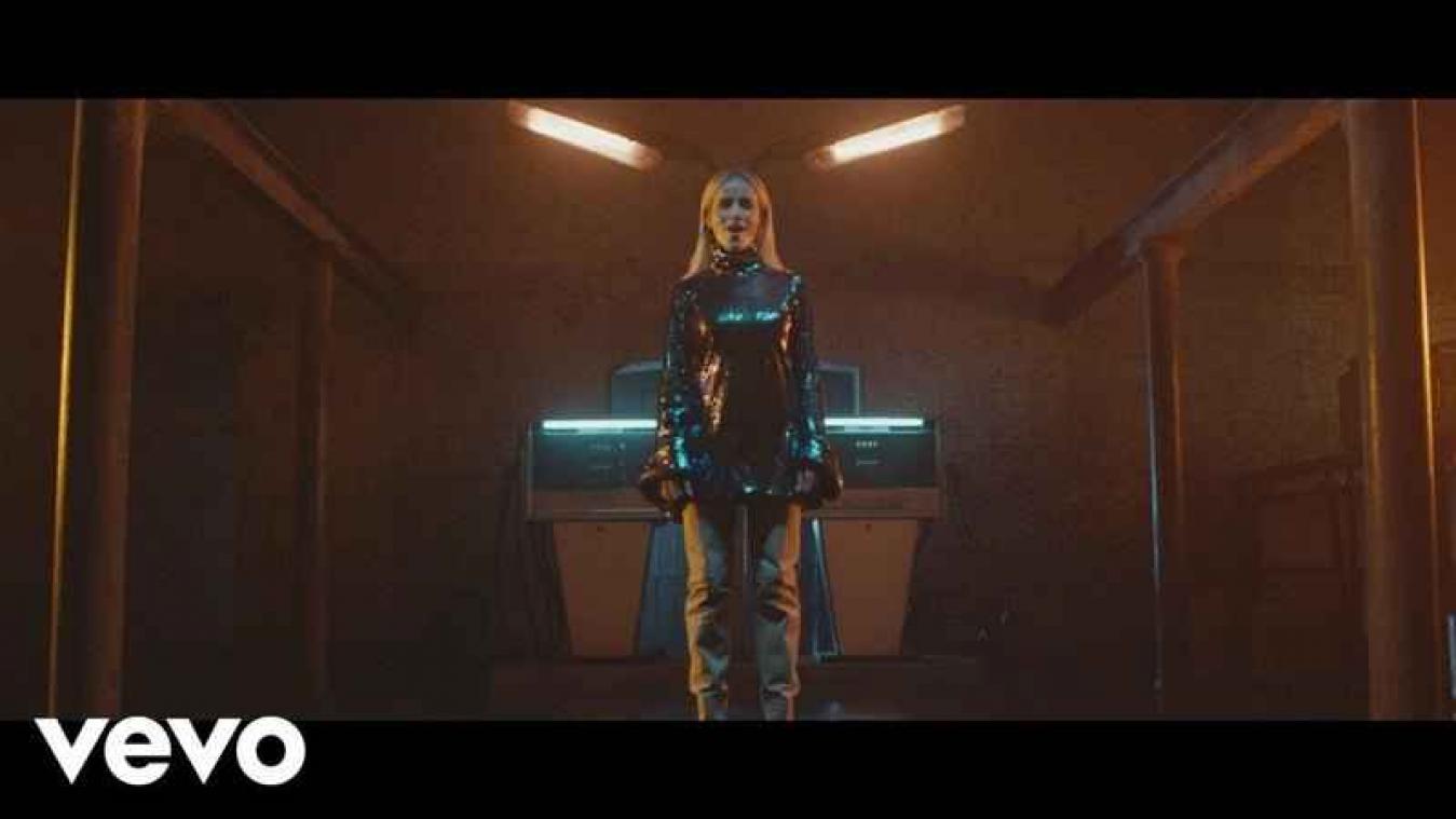Josje pakt uit met zwoele videoclip