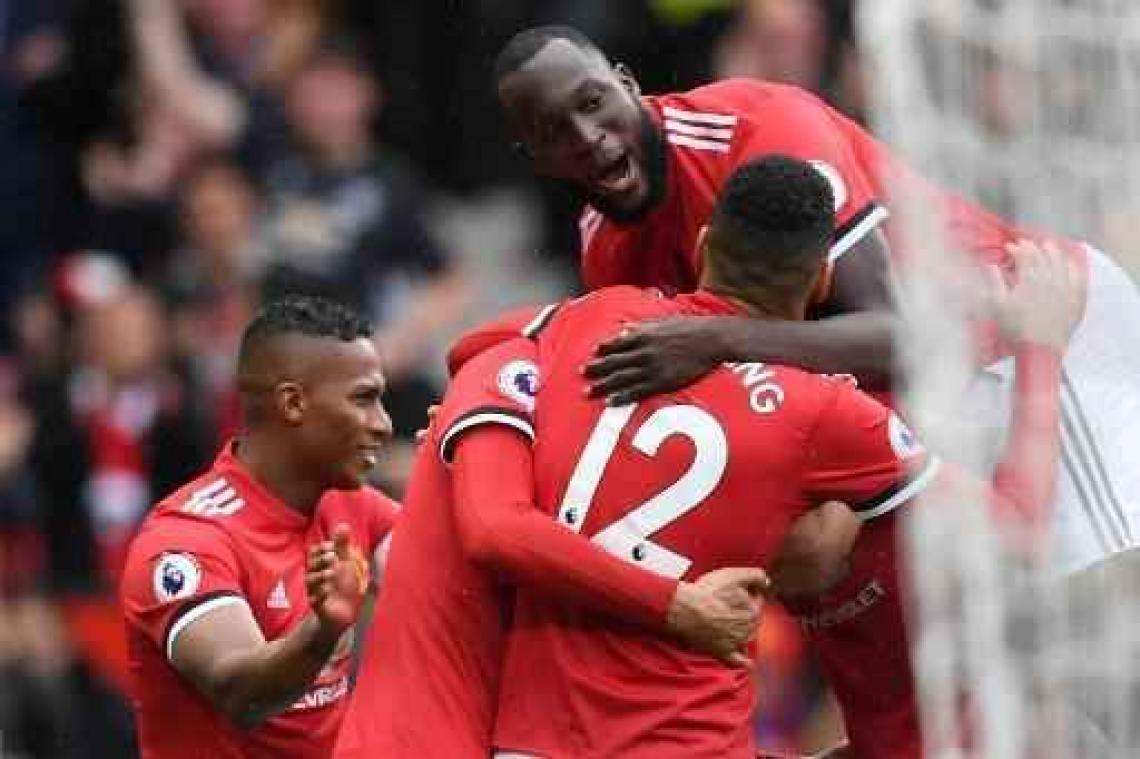 Belgen in het buitenland - Fellaini en Lukaku dragen bij aan vlotte zege van Manchester United