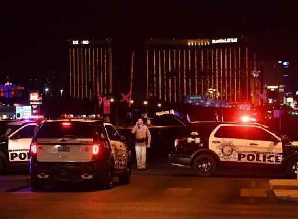 Meer dan 400 mensen in Las Vegas naar ziekenhuizen gebracht, schutter had acht vuurwapens