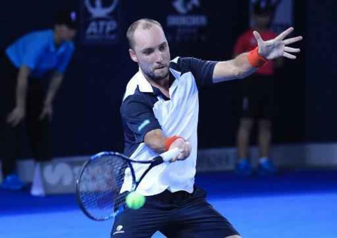 Steve Darcis zit bij laatste acht in Peking