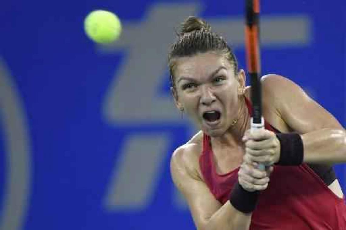 Simona Halep heeft na acht pogingen scalp van Sharapova beet