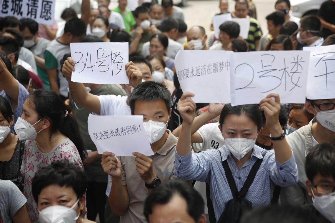 IN BEELD. Inwoners Tianjin eisen schadevergoeding