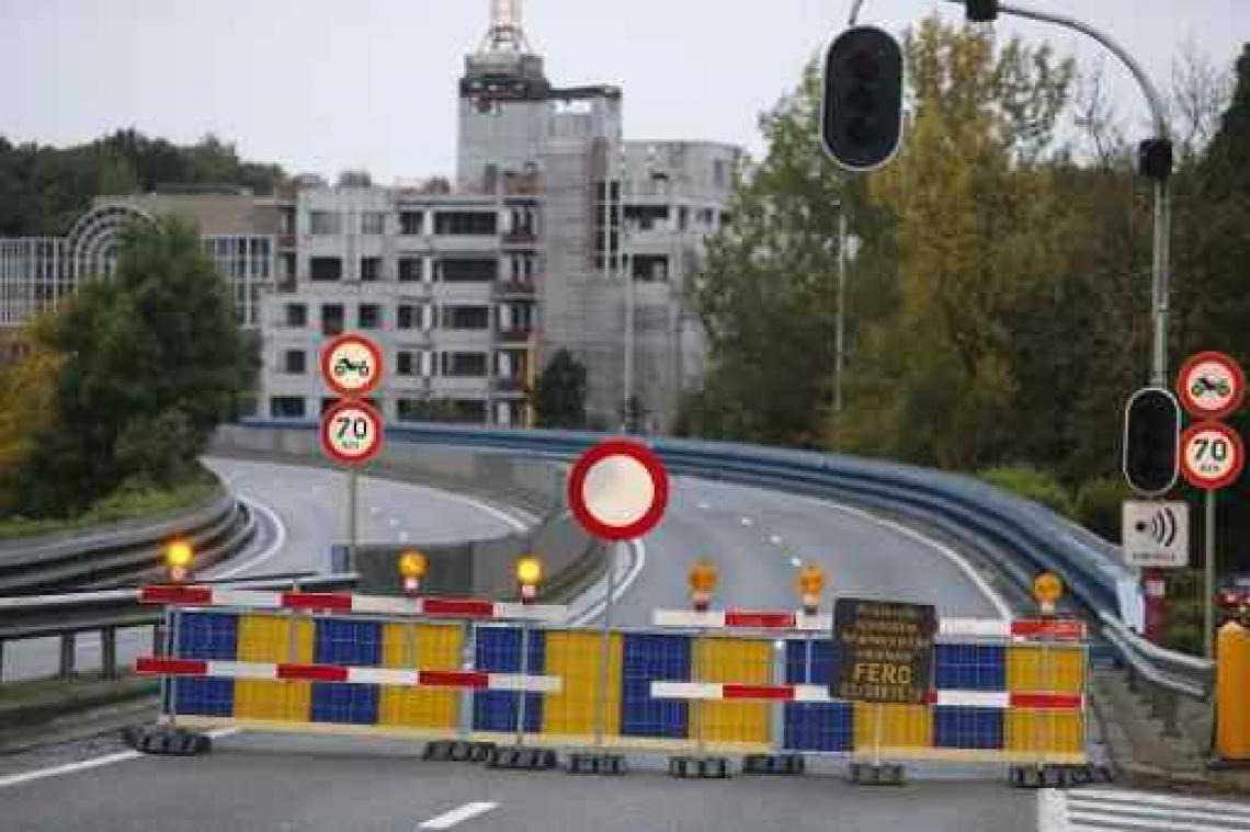 Eén rijstrook tussen Leonard en Herrmann-Debroux, en openbaar vervoer versterkt aanbod